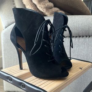 Chinese Laundry 4.5” Black LaceUp Stiletto Booties•Women’s US 6